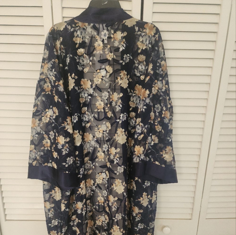 Sold.  Secret Treasurers Open Cover No Belt